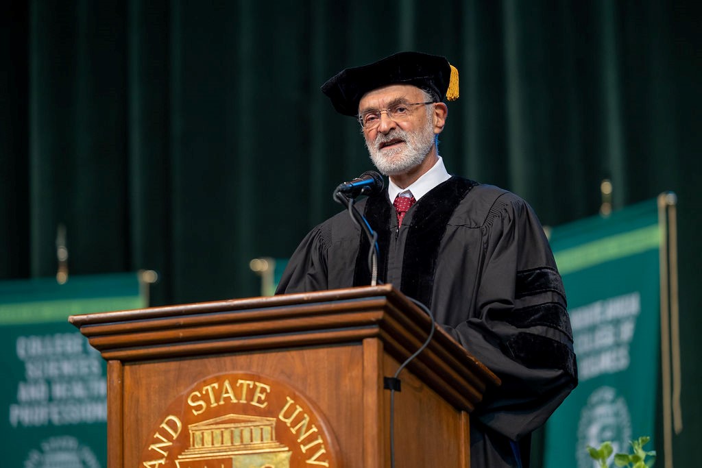 科罗拉多州立大学自2019年以来首次在校园举行亲自毕业典礼